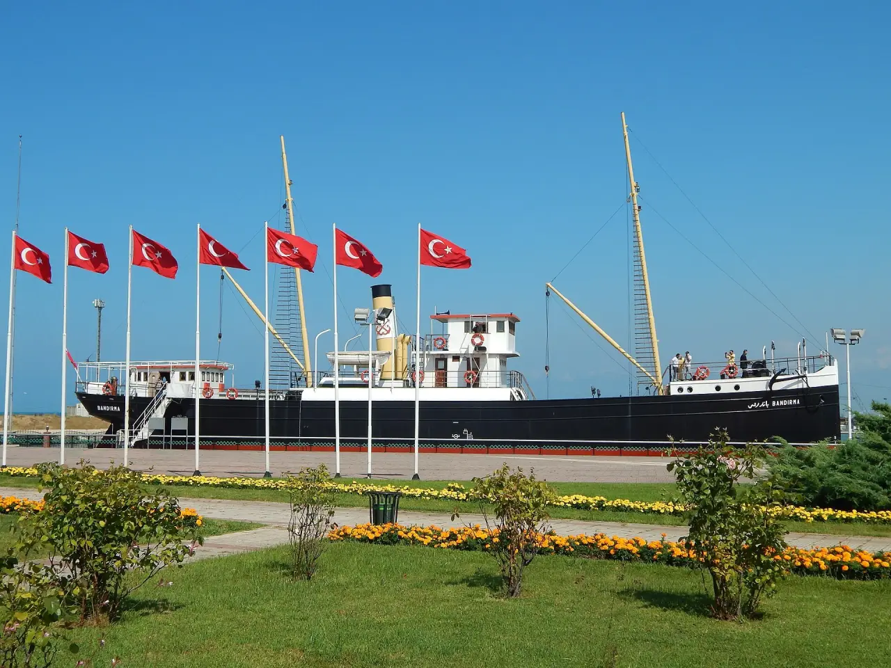 Bandırma Vapuru replikası · Tütün İskelesi