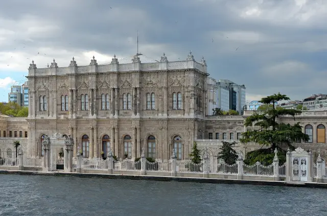 Atatürk’ün İstanbul’u, Dolmabahçe’den Harbiye’ye