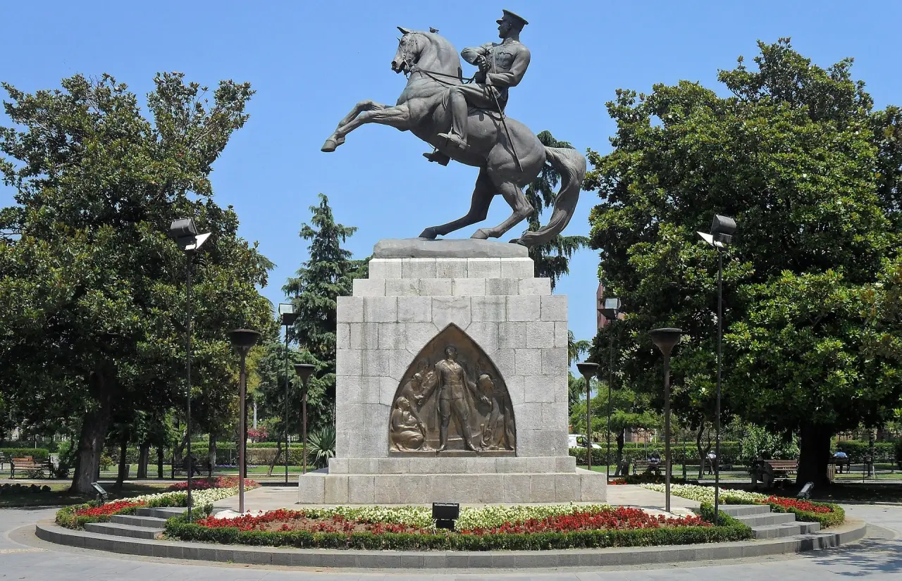 Onur Anıtı · Cumhuriyet Meydanı