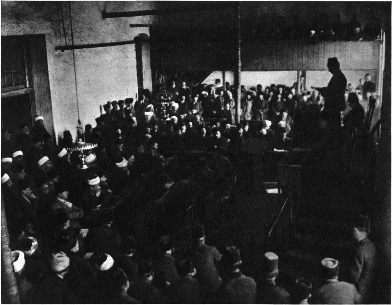Mustafa Kemal Büyük Millet Meclisi’nde konuşurken, 1921