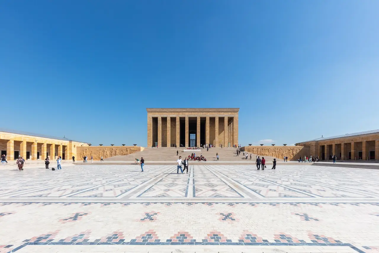 Anıtkabir, Tören Meydanı ve Mozole