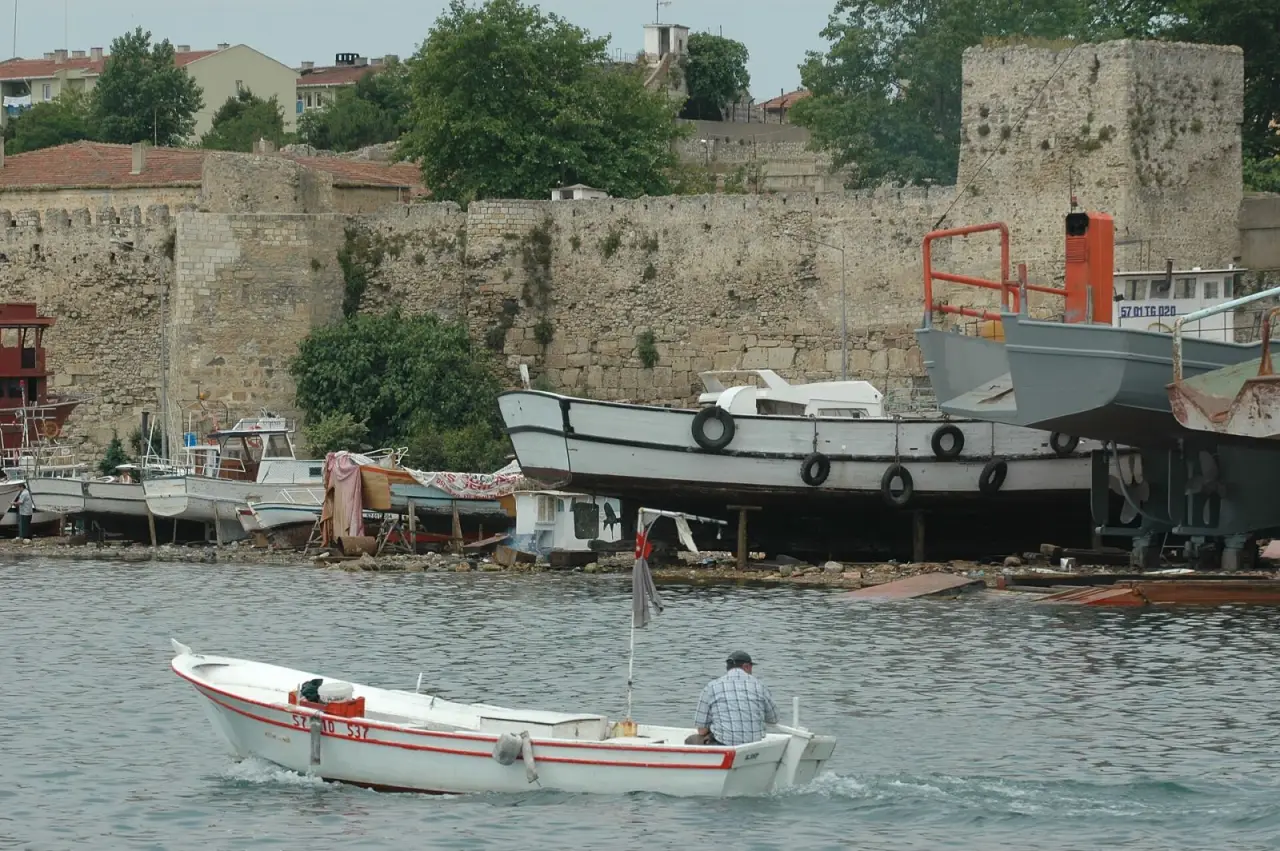 Sinop Kalesi surları