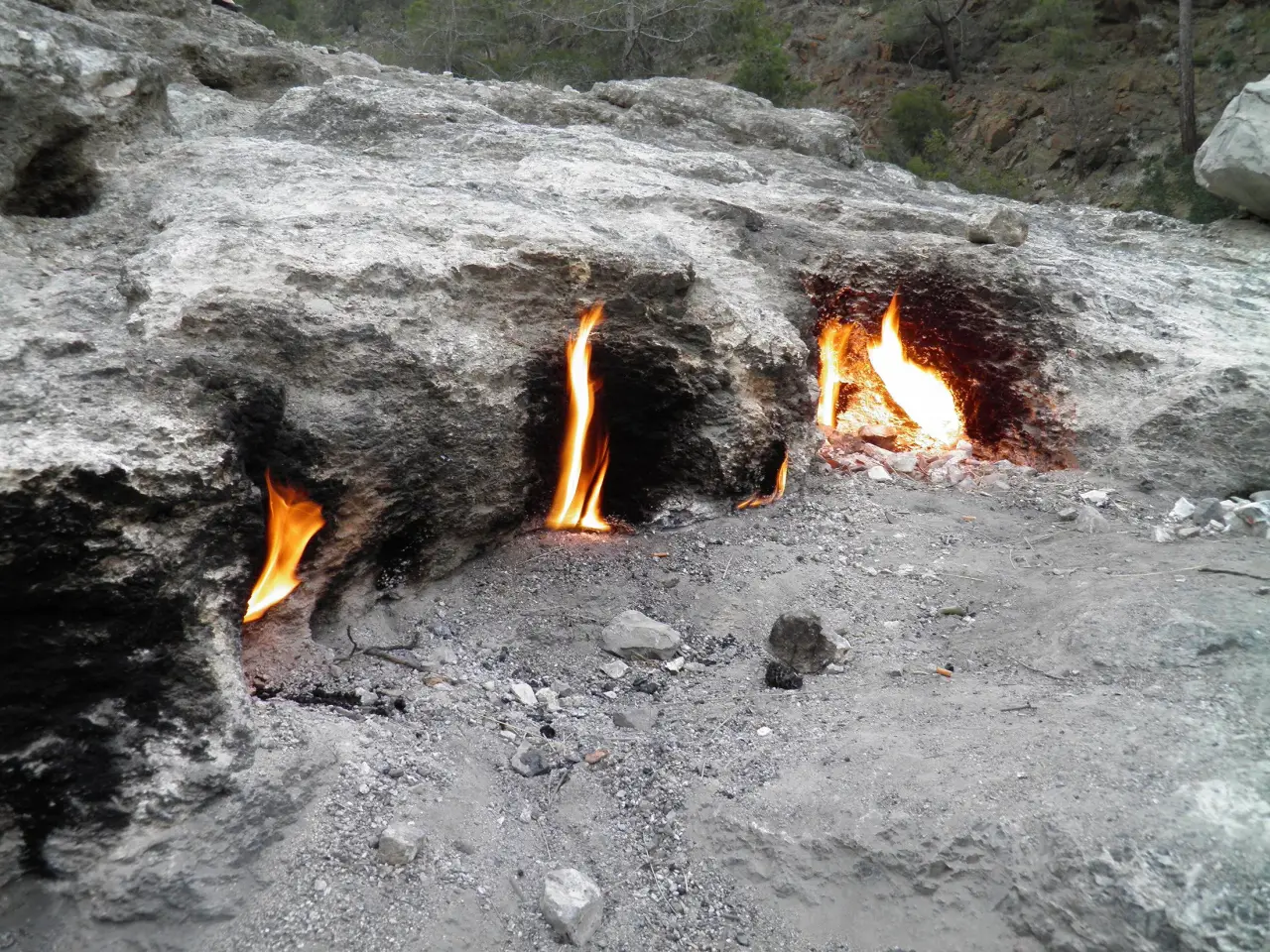 Olimpos, Çıralı ve Yanartaş'ta sönmeyen ateş
