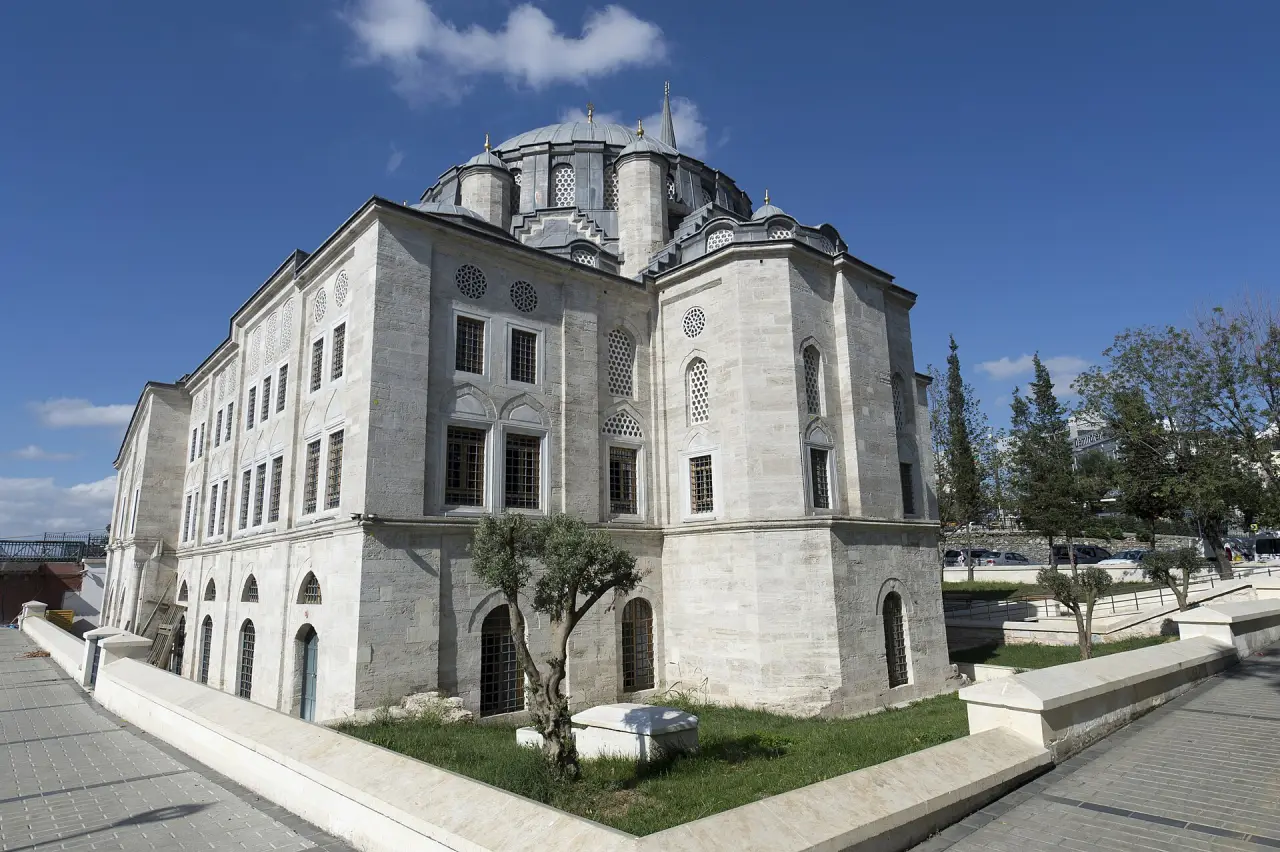 Azapkapı Sokollu Mehmed Paşa Camii