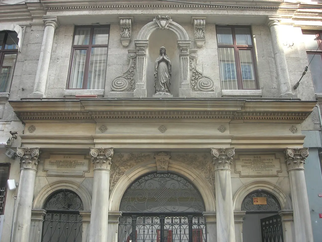 Santa Maria Draperis Kilisesi