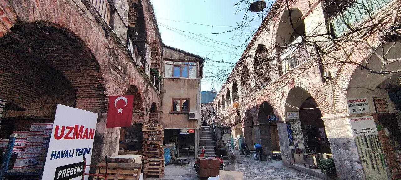 Galata Bedesteni ve Rüstem Paşa Hanı