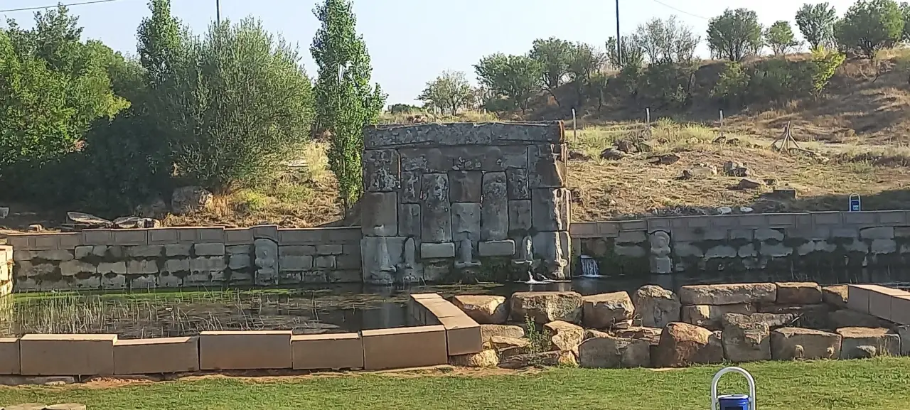 Eflatunpınar