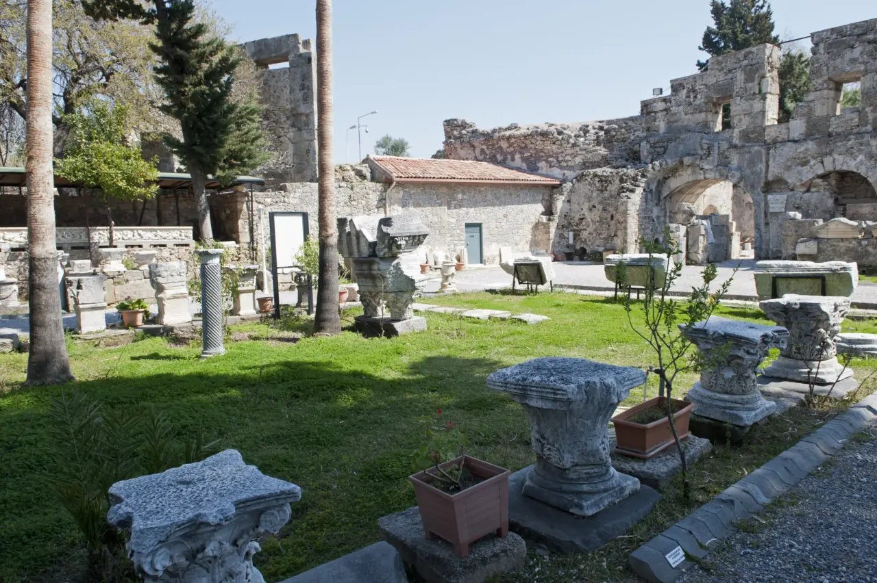 Side Müzesi ve antik tiyatro