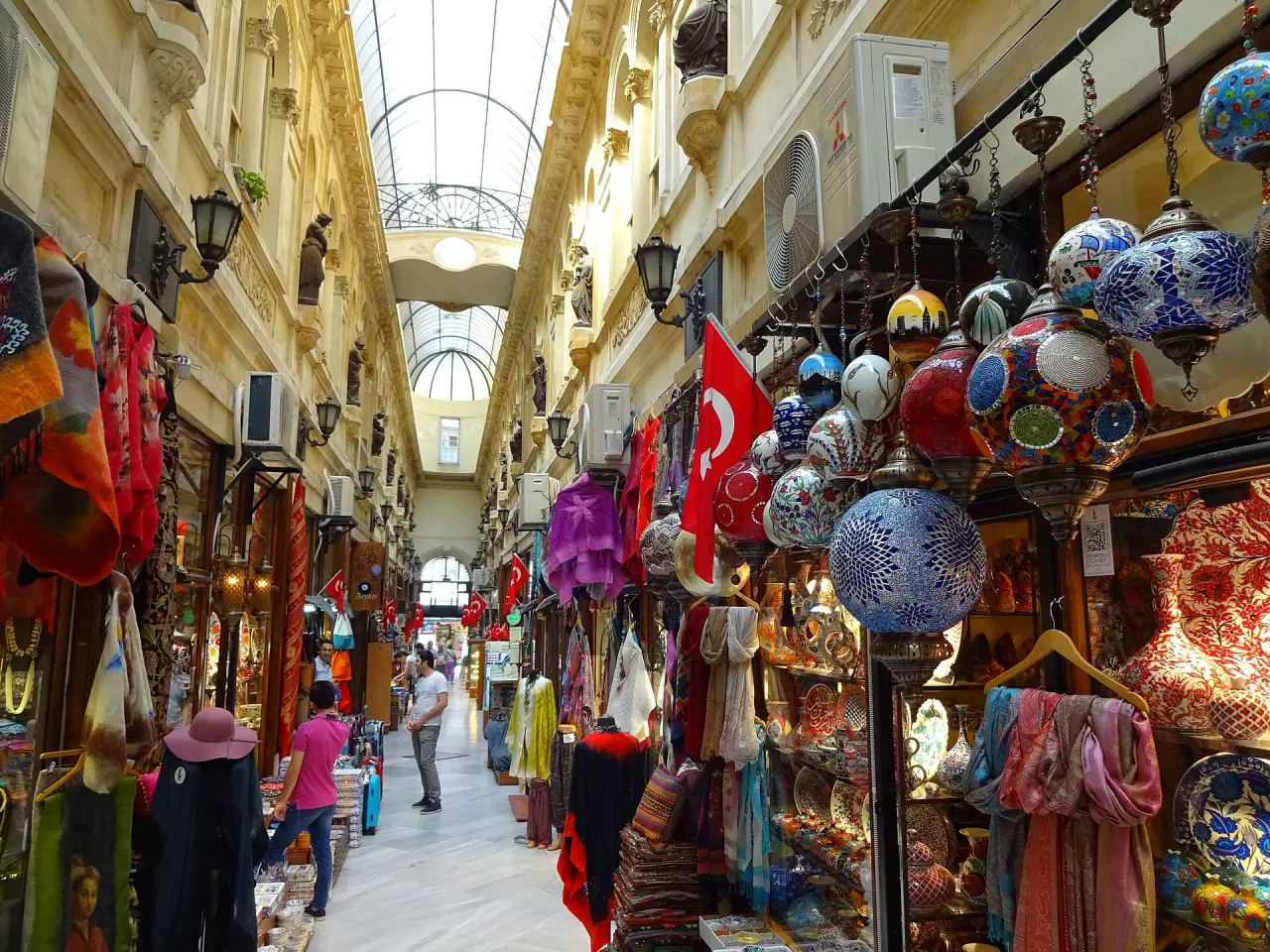 ممرّ أوروبا · ممرّ المرايا