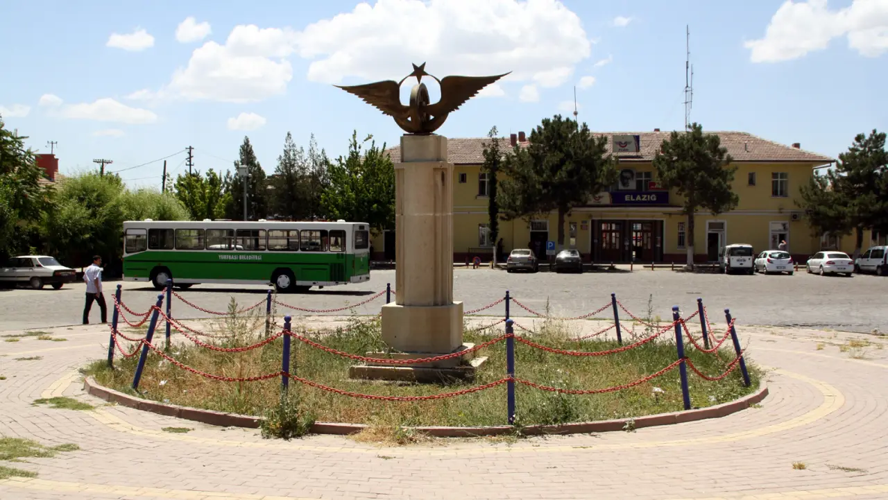Elazığ Garı · turistik trende uzun mola